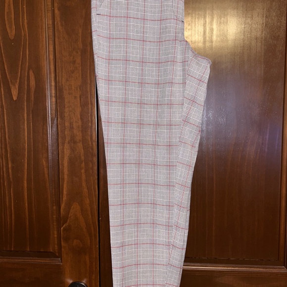 Women’s mid- to high-rise cropped plaid pull-on pants - Picture 6 of 8